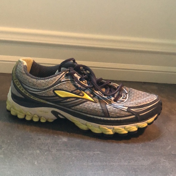 Grouping of designer sneakers - Picture 11 of 13